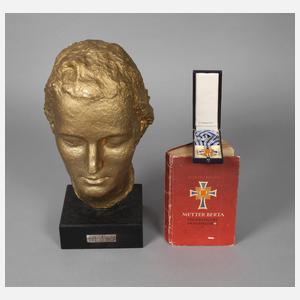 Mutterkreuz und Büste