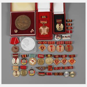 Konvolut DDR-Auszeichnungen