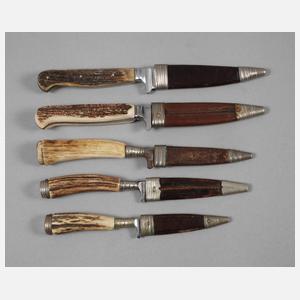 Fünf Jagdmesser