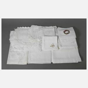 Großes Konvolut bestickte Tischwäsche