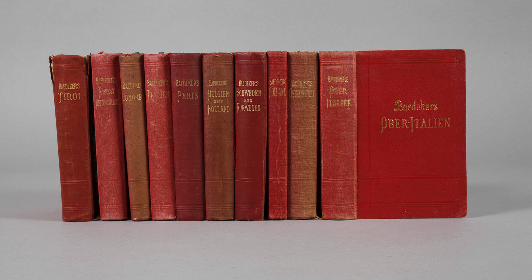 Zehn Bände Baedecker’s Reiseführer