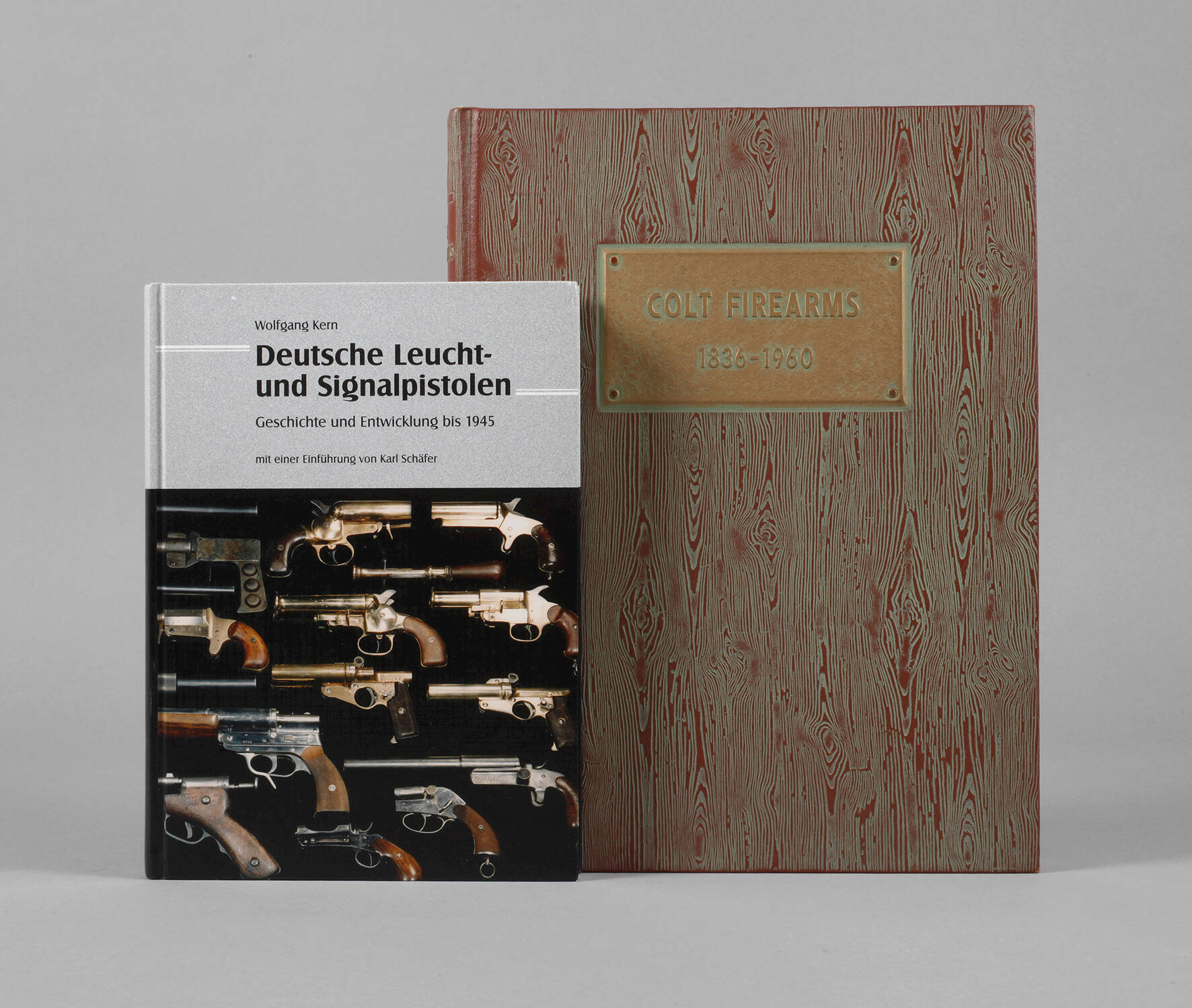 Zwei Bücher zu Handfeuerwaffen