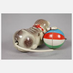 Georg Köhler Katze mit Ball