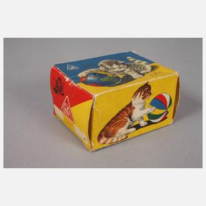 Georg Köhler Katze mit Ball