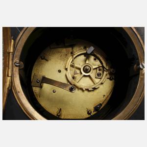 Klassizistische Figurenpendule