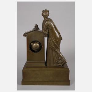 Klassizistische Figurenpendule Bronze