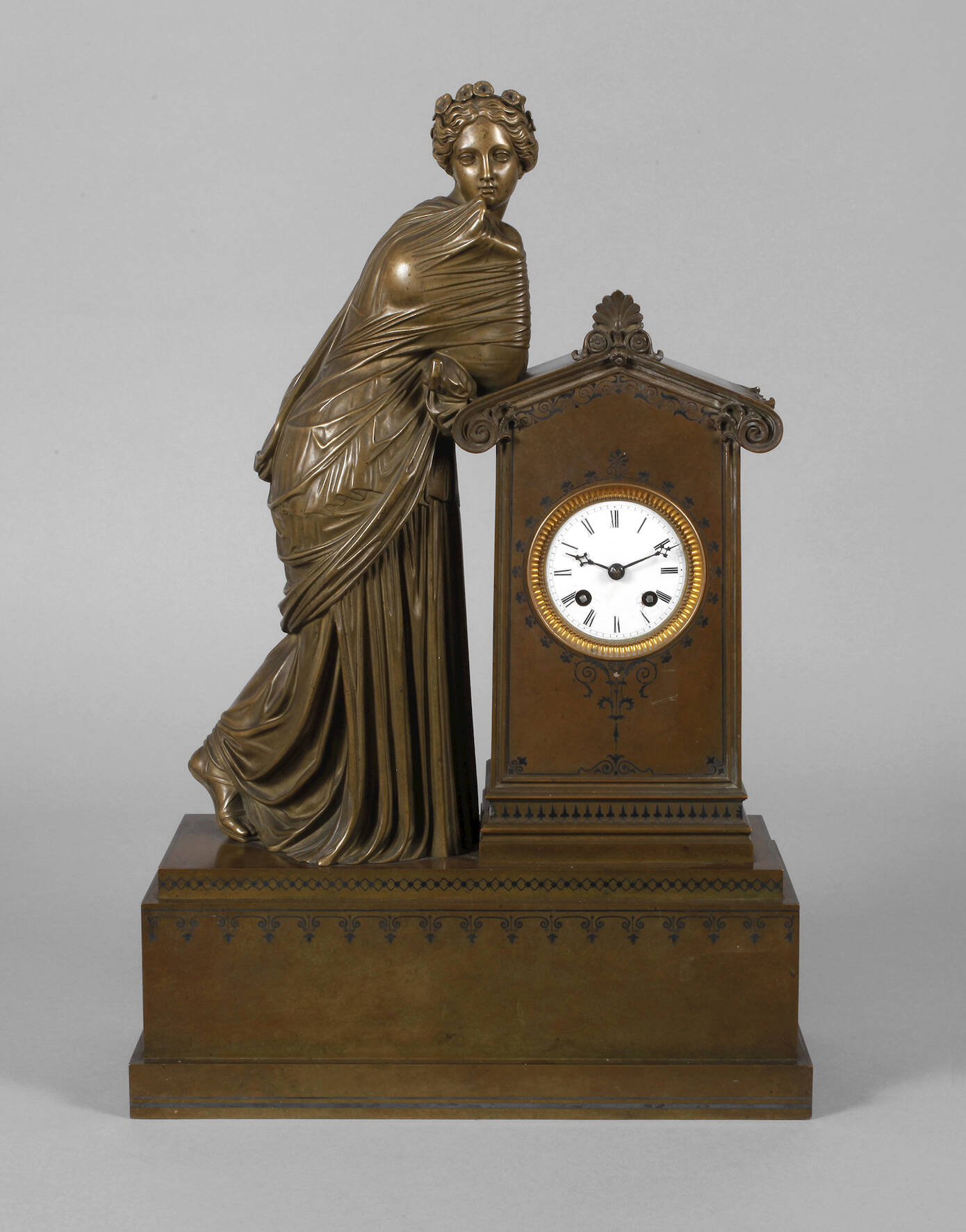 Klassizistische Figurenpendule Bronze