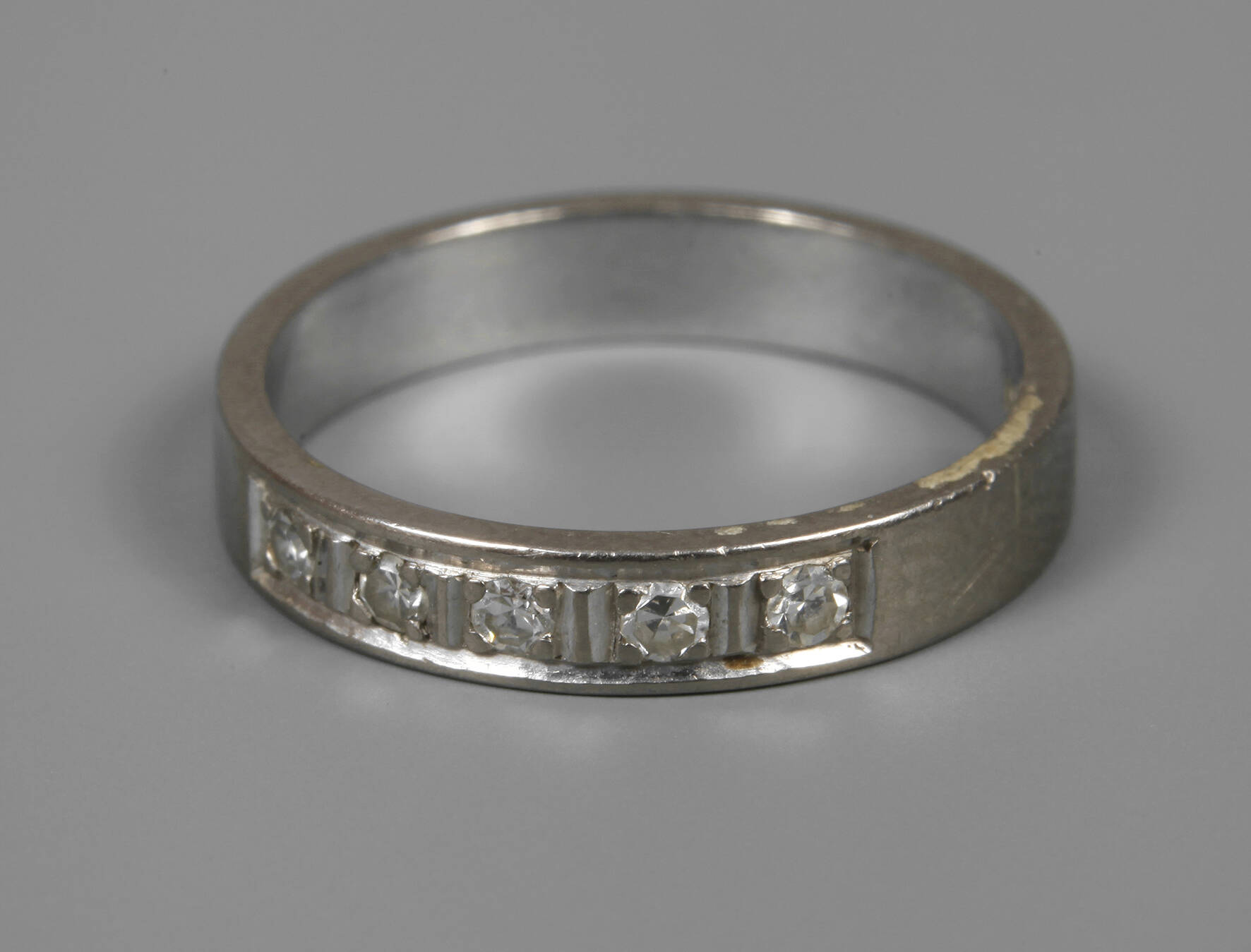 Bandring mit Diamanten