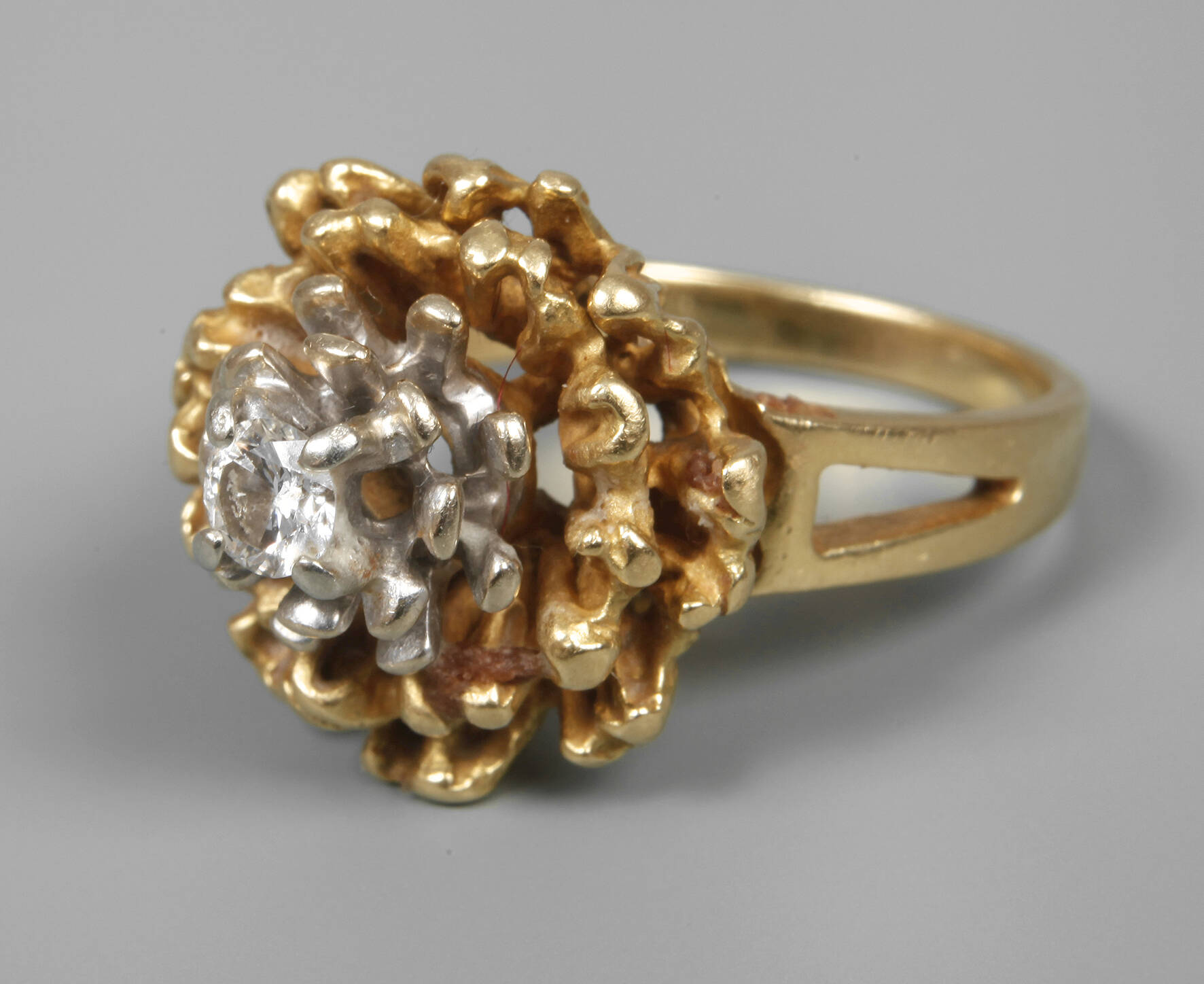 Damenring mit einem Brillanten