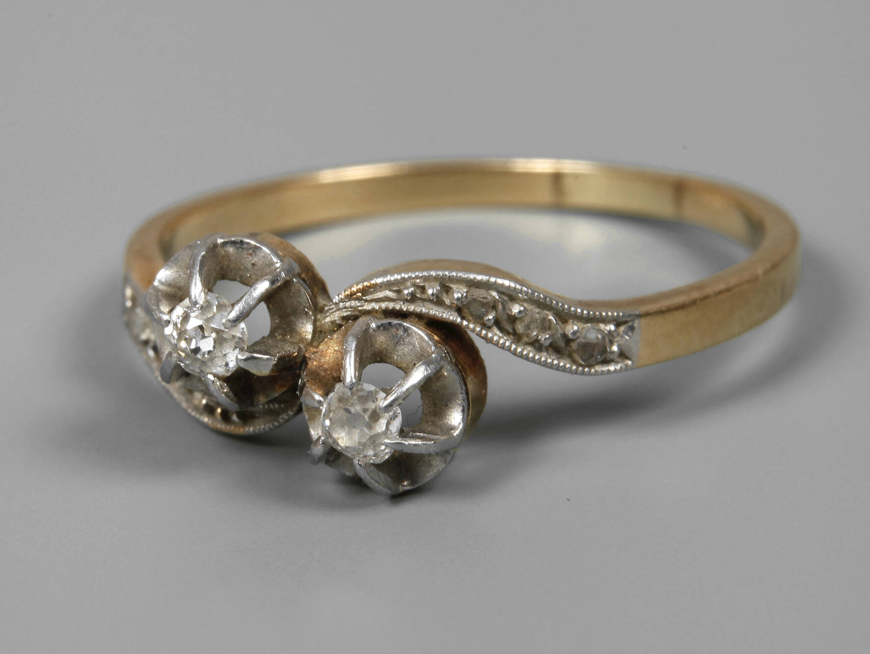 Damenring mit Diamanten