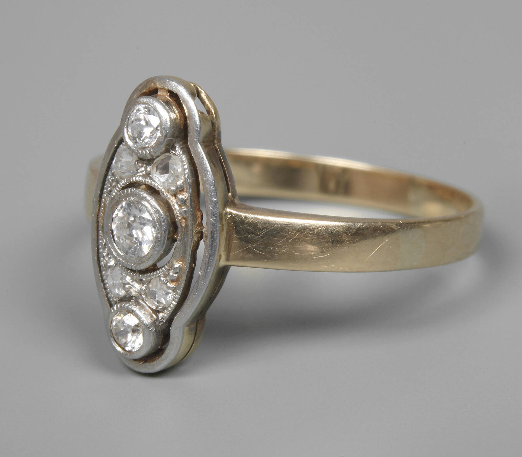 Jugendstilring mit Diamanten