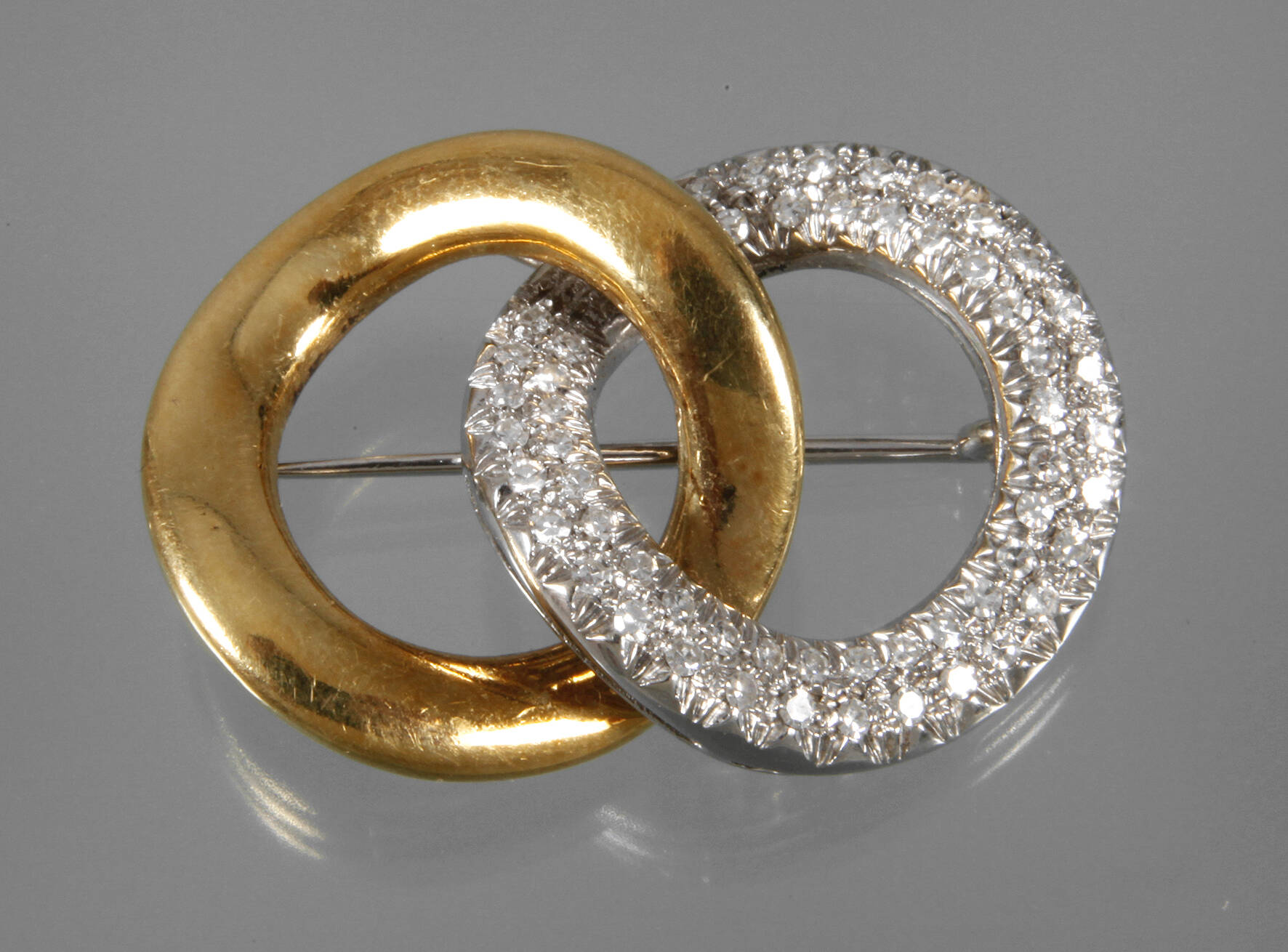 Brosche mit Diamanten