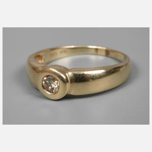 Damenring mit cognacfarbenem Brillanten