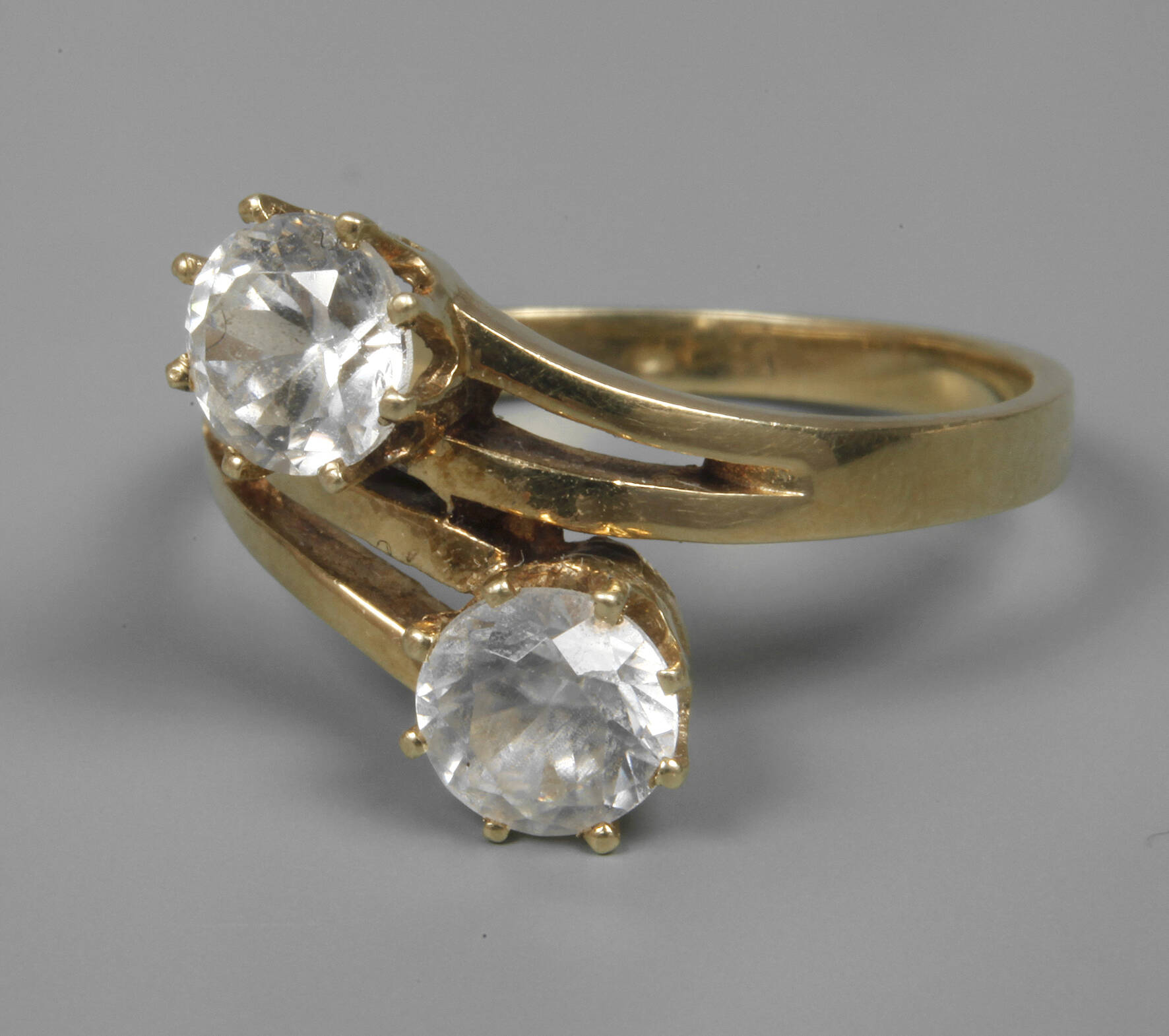 Damenring mit Steinbesatz