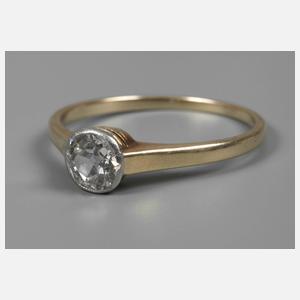 Damenring mit einem Diamanten