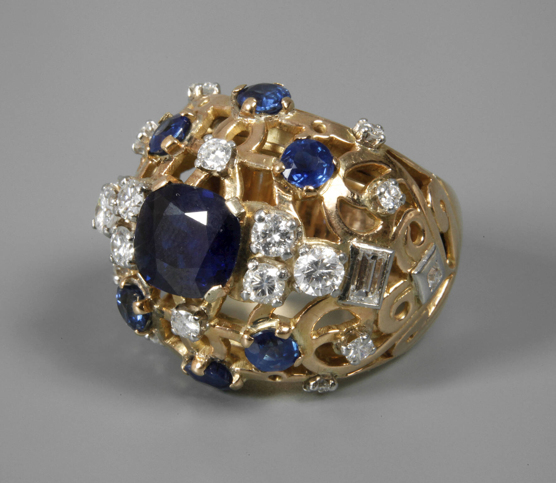 Damenring mit Saphiren und Brillanten