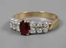 Damenring mit Rubin und Brillanten