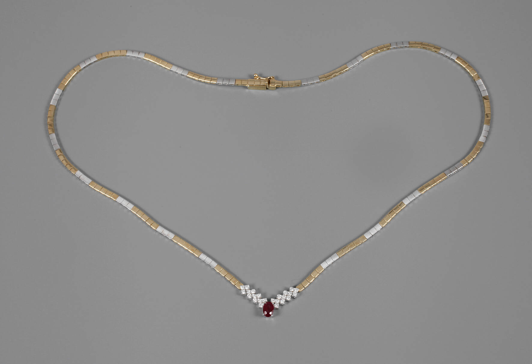 Collier mit Rubin und Brillanten