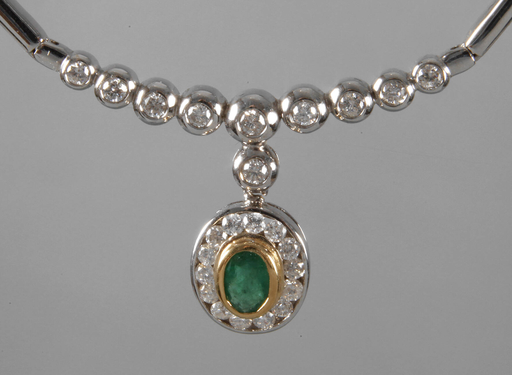 Collier mit Smaragd und Brillanten