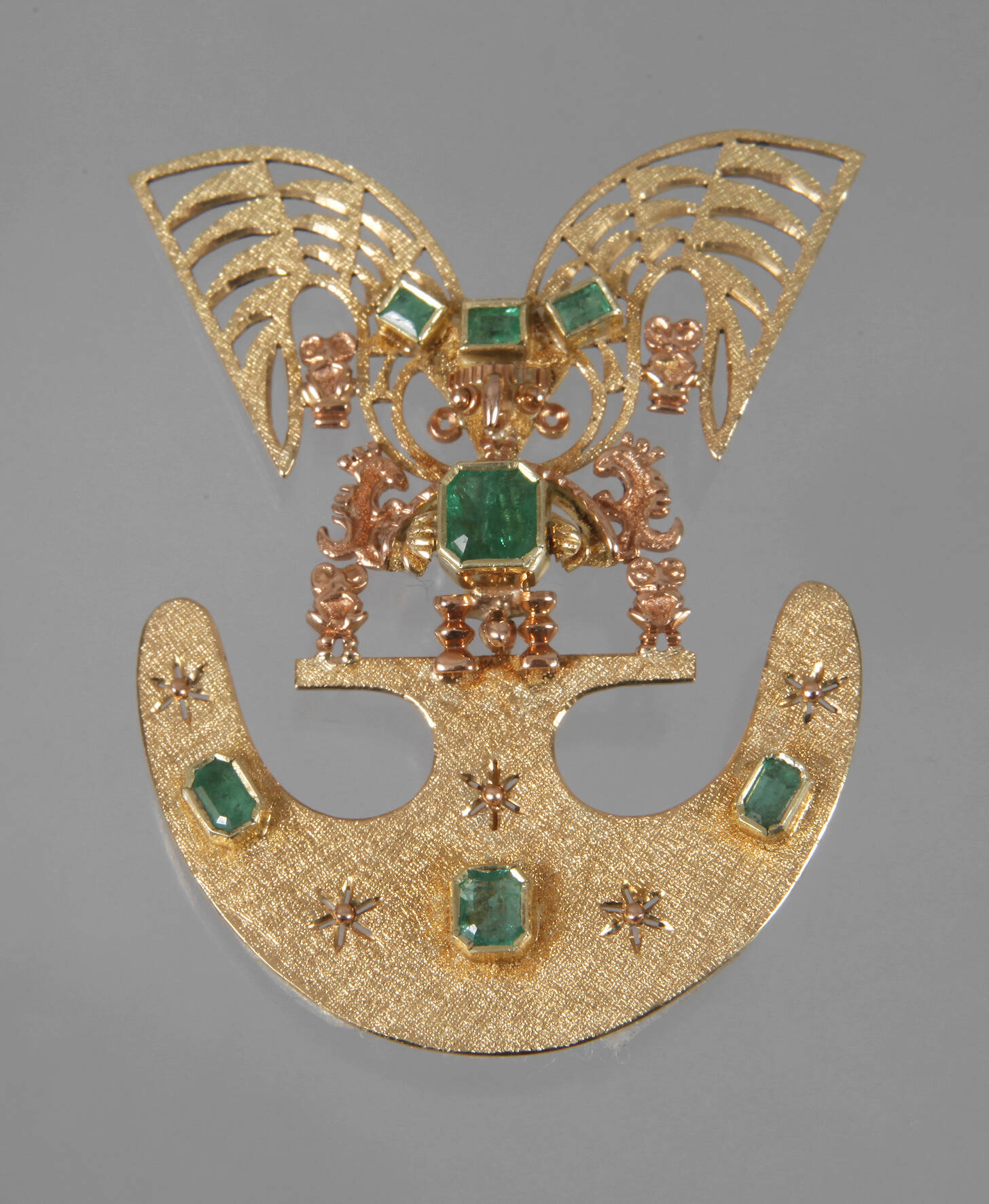 Brosche mit Smaragden
