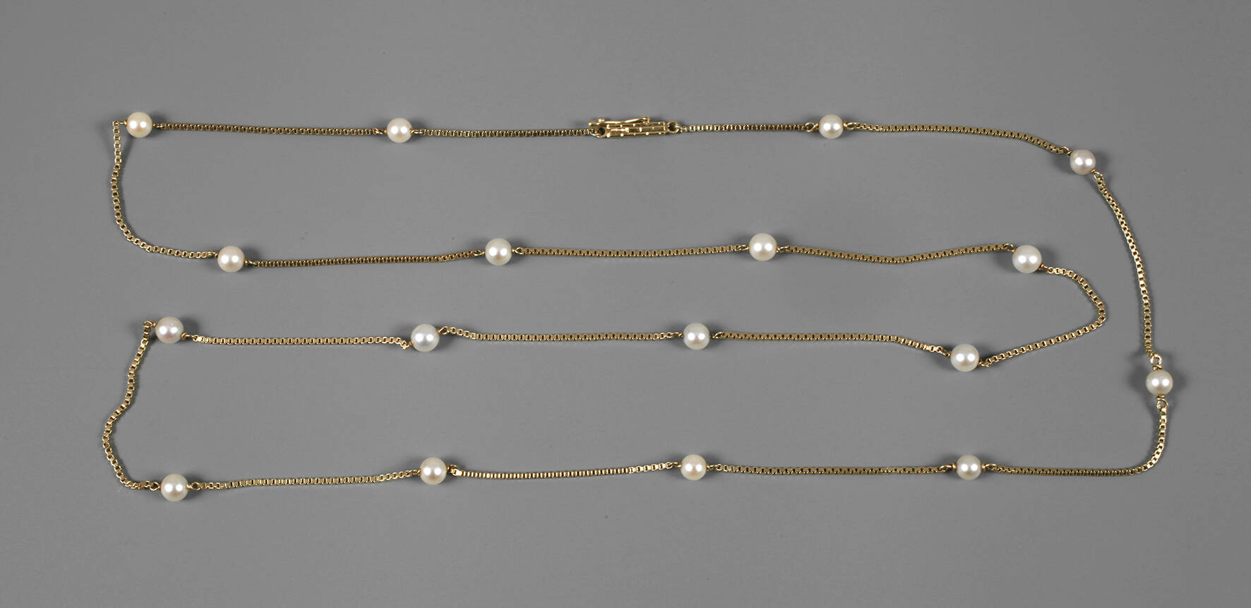 Goldkette mit Perlen