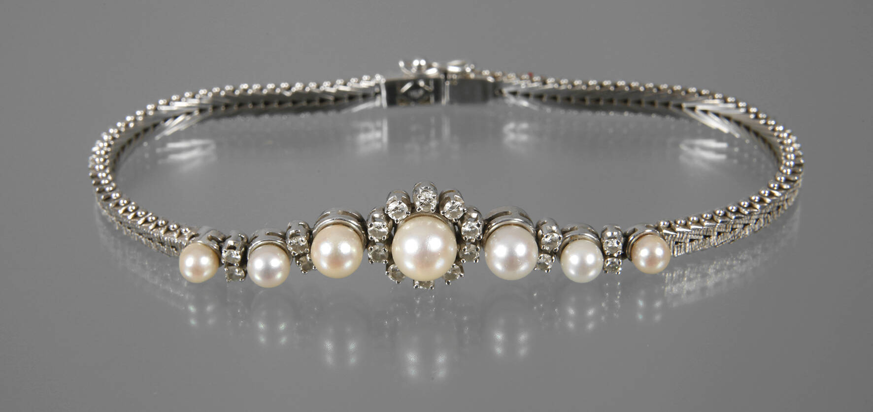 Armband mit Perlen und Brillanten