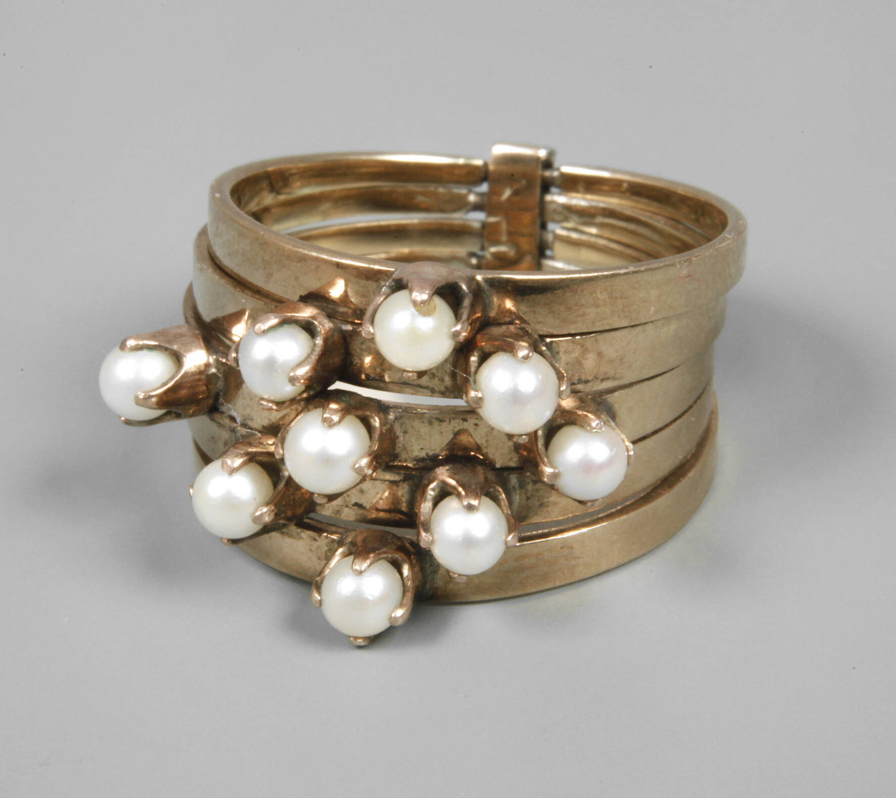 Damenring mit Perlen