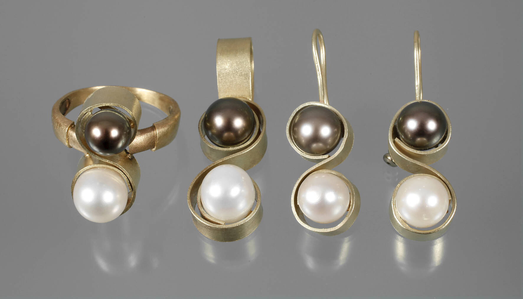 Schmuckset mit Perlen