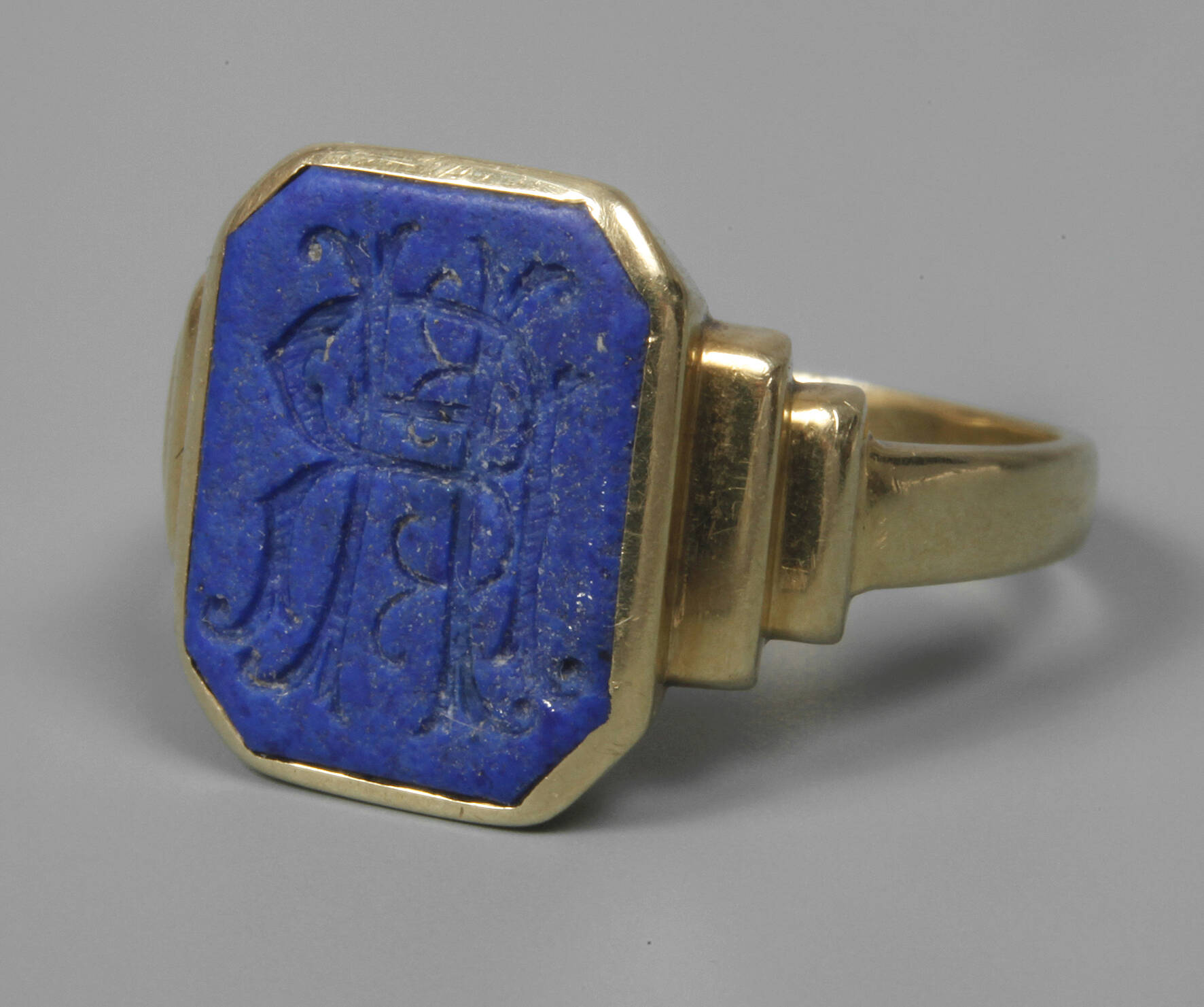 Siegelring mit Lapislazuli