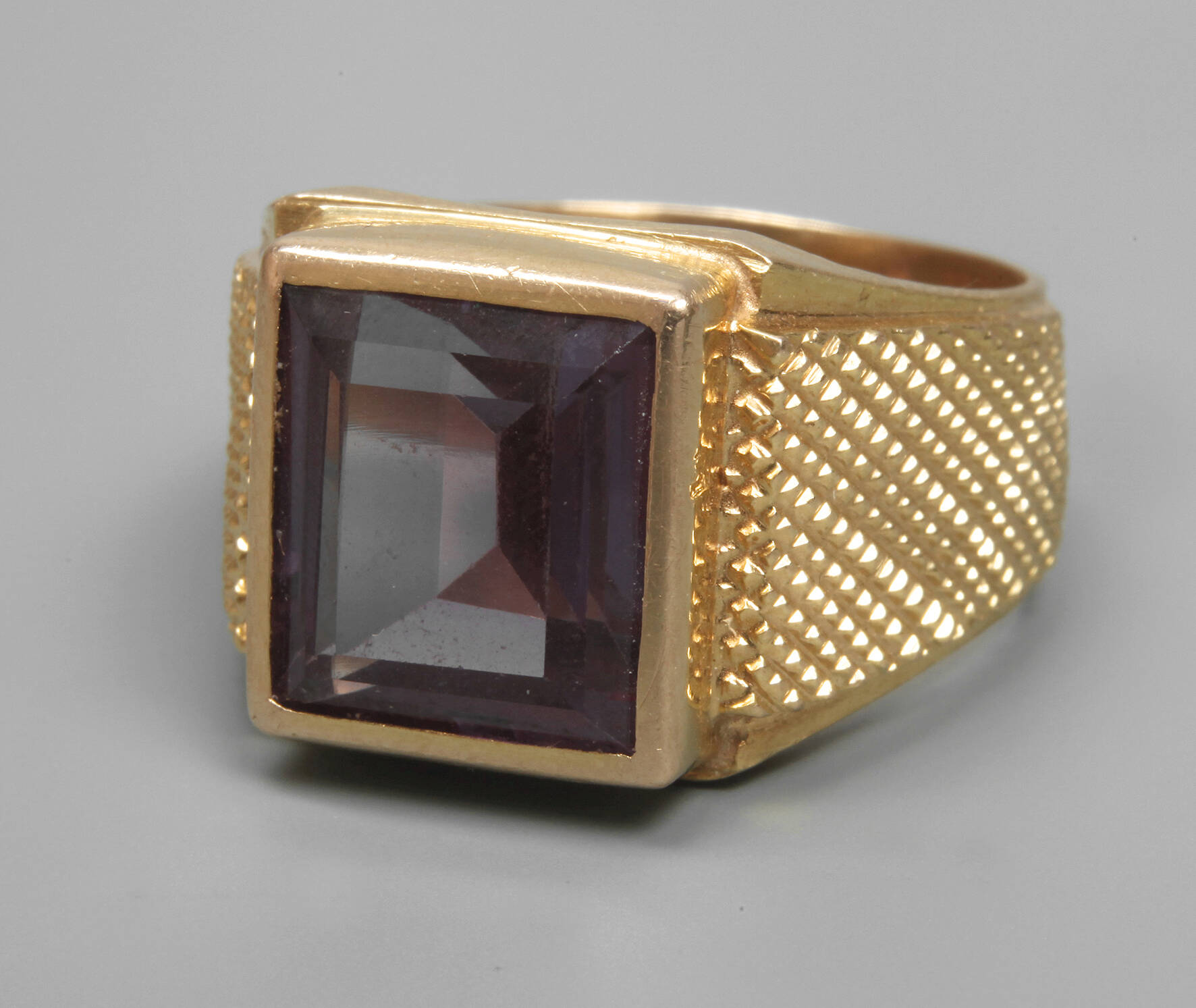 Herrenring mit Amethyst