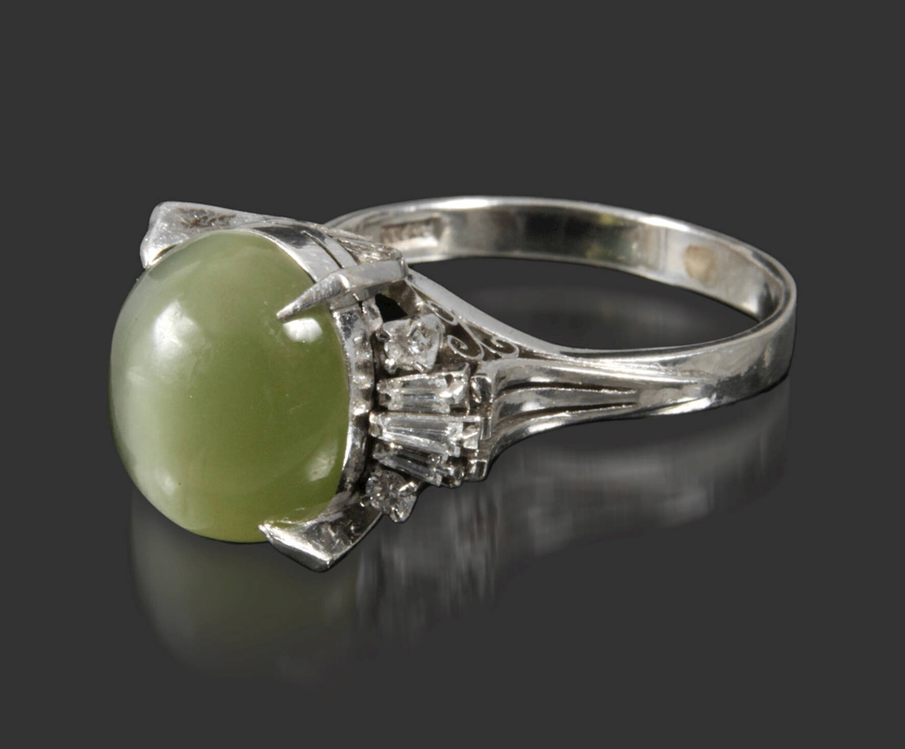 Damenring mit Chrysoberyllkatzenauge und Diamanten