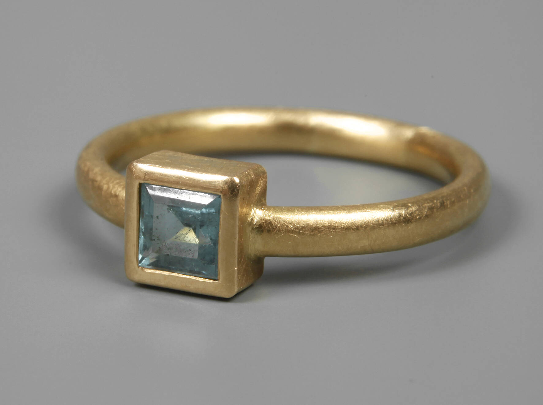 Damenring mit Aquamarin