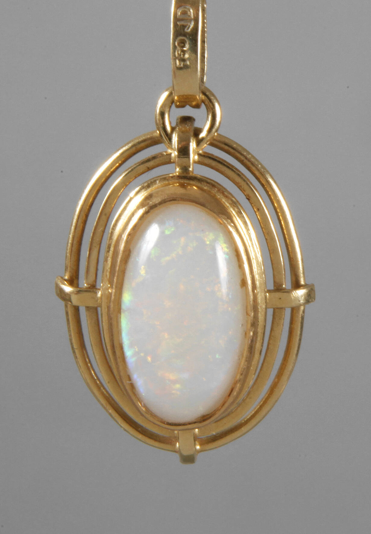 Anhänger mit Edelopal