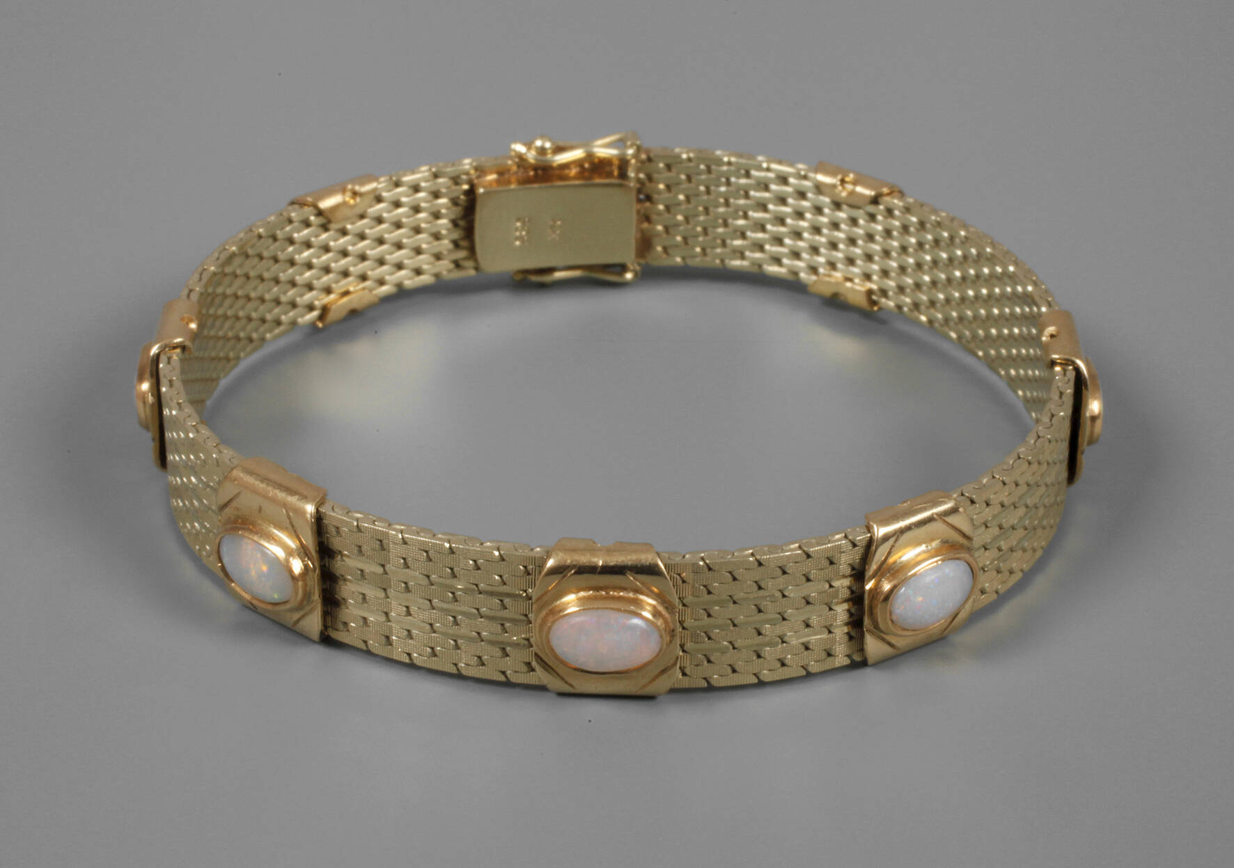 Armband mit Edelopalen