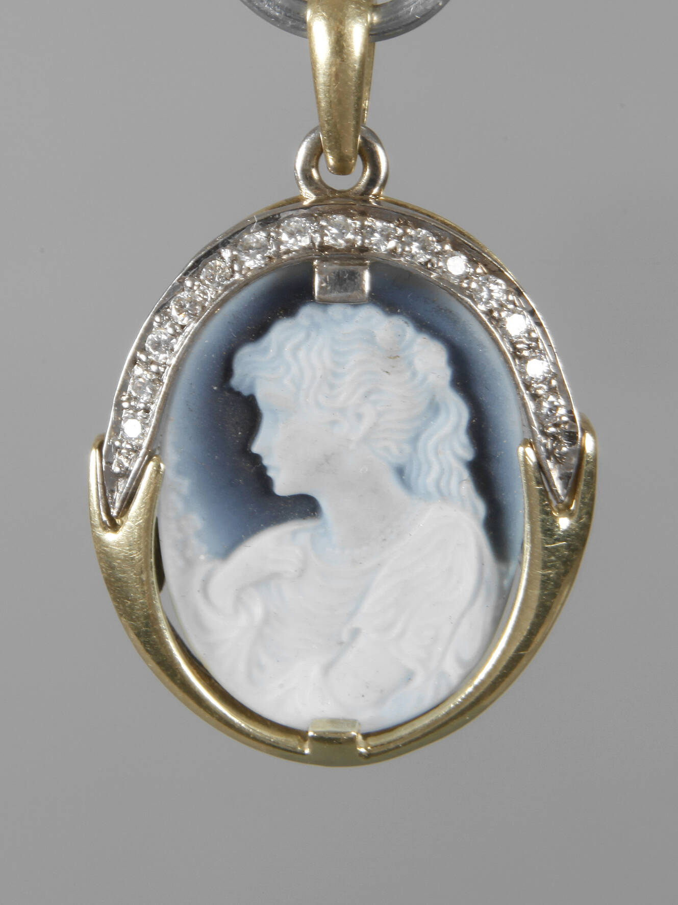 Anhänger mit Achatkamee und Brillanten