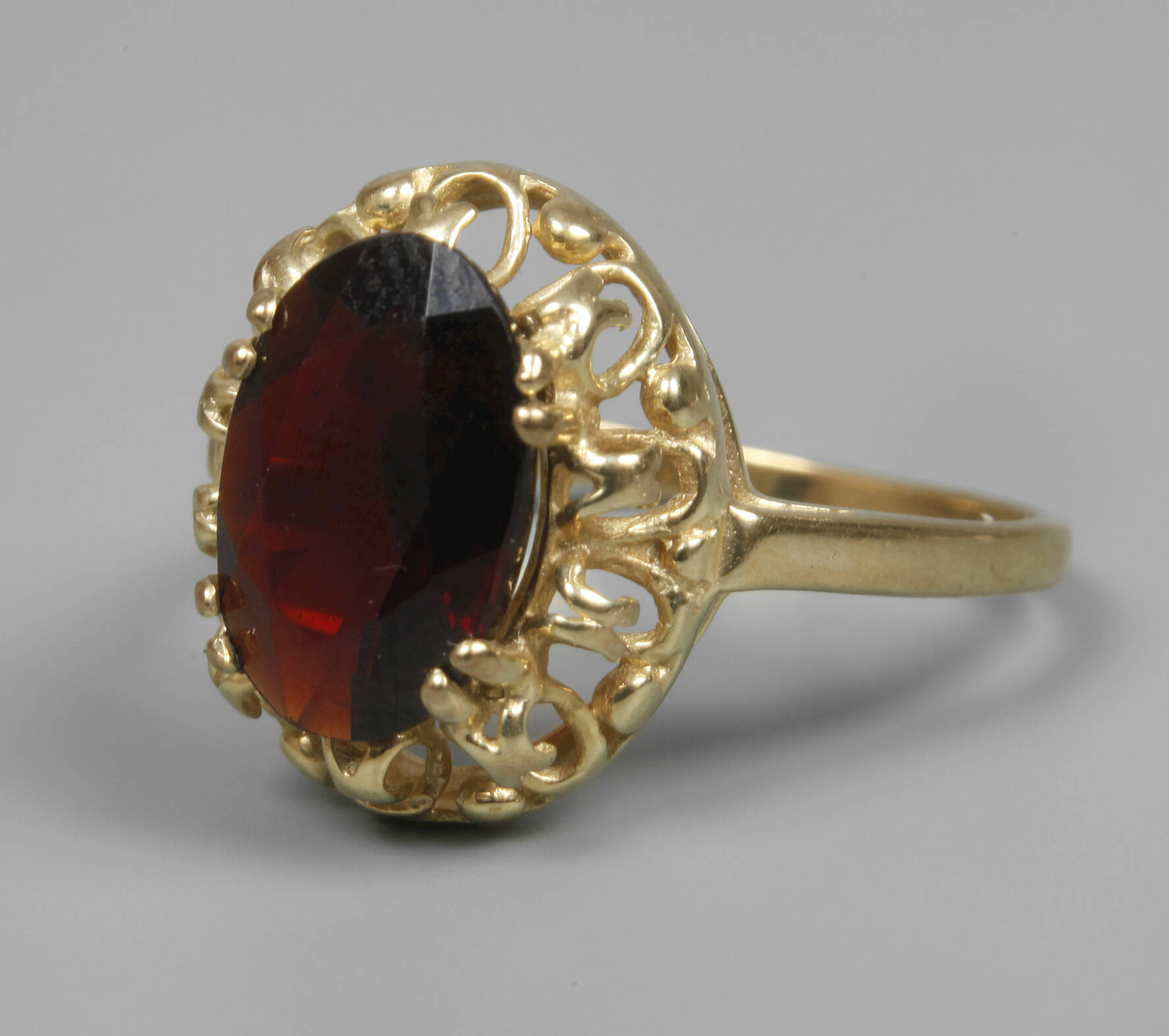 Ring mit Granat