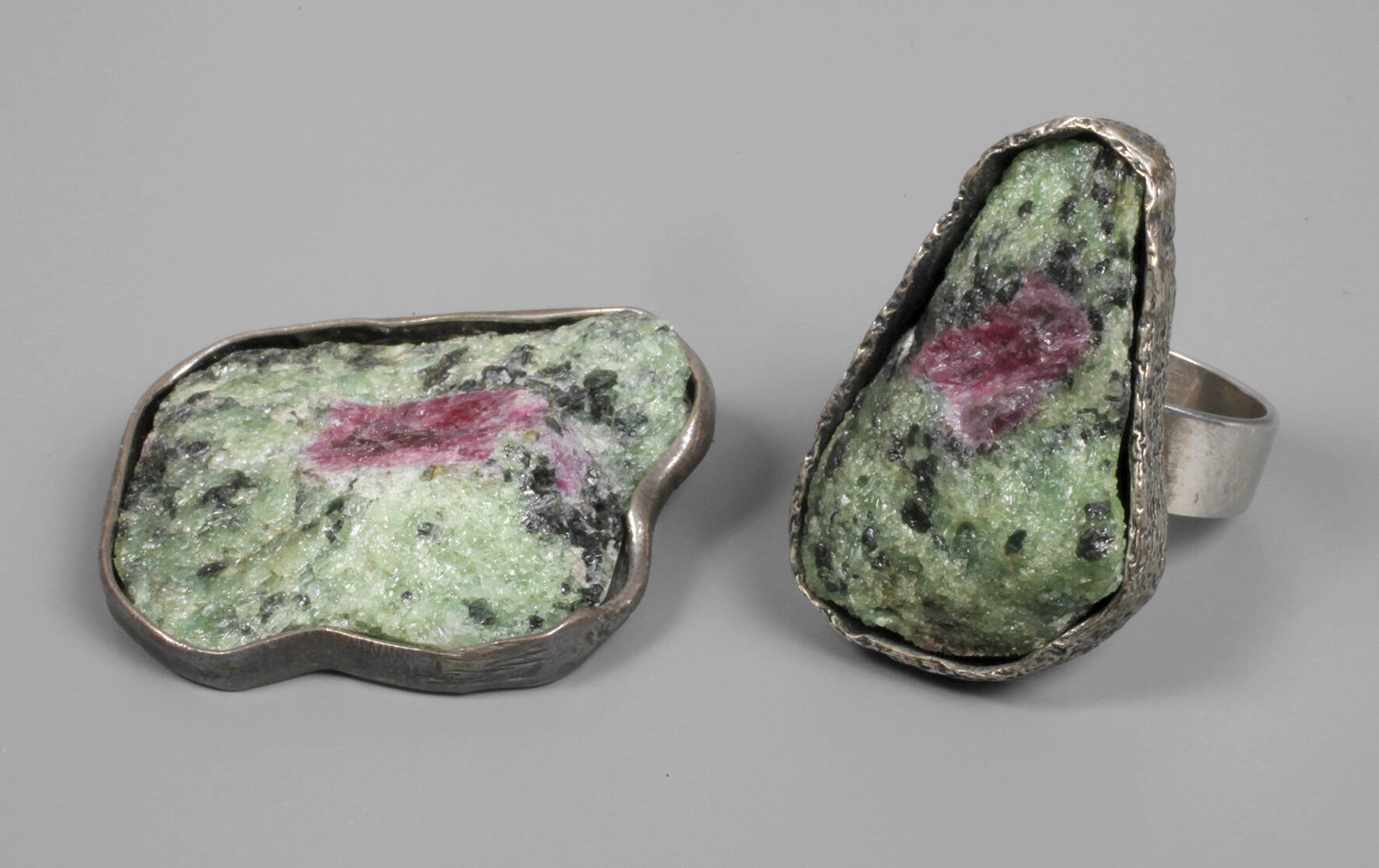 Schmuckset mit Rubin-Zoisit