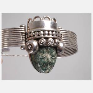 Zwei Silberarmreife mit Steingravuren