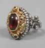 Aufwendiger Ring mit Granat