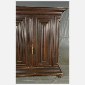 Barocker Nasenschrank