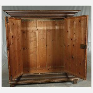 Barocker Nasenschrank