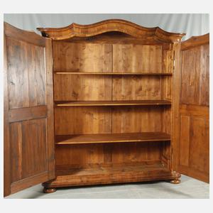 Großer Dielenschrank