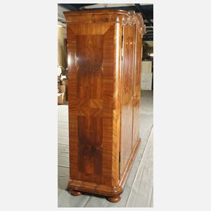 Großer Dielenschrank