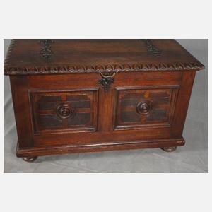 Kleine Flachdeckeltruhe