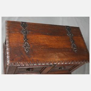 Kleine Flachdeckeltruhe