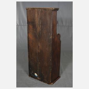 Kleiner bäuerlicher Wandschrank