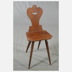 Acht bäuerliche Brettstühle