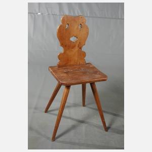 Acht bäuerliche Brettstühle