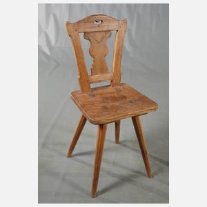 Acht bäuerliche Brettstühle