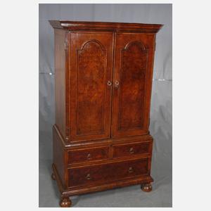 Kleiner Aufsatzschrank